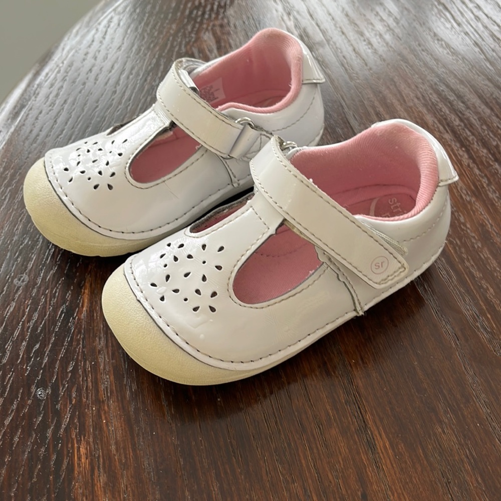 Stride Rite Mary Jane soft motion shoes. Size 5.5M WHITE PATENT LEATHER
